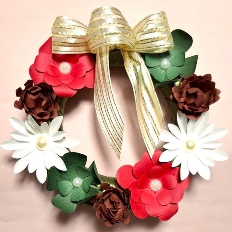 色とりどりの紙花を使って、華やかなクリスマスリースを手作り♪手ぶらでご参加いただけます。